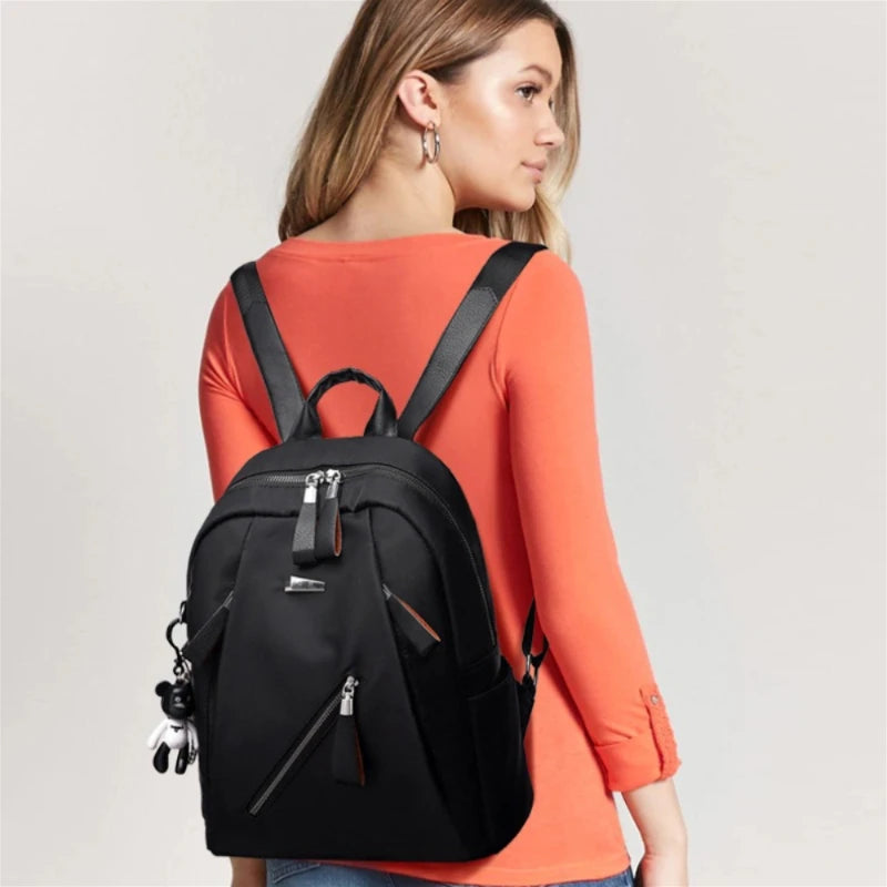 The new Oxford waterproof and wear-resistant travel backpack is simple, versatile and has a large capacity for women